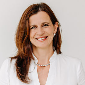 I help overloaded leaders to regain their energy, peace and confidence.

People who lead people have a huge impact on their teams. When leaders improve their own lives, their relationship with others and themselves, it affects a number of other people. As happiness in their teams and families grows, they will experience improved health, relationships, and results.