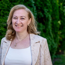 Kérdéseimmel támogatlak, hogy megtaláld megoldásaidat életed kérdéseire.
Gondolatébresztő, kreatív beszélgetésünk arra inspirál, hogy a legtöbbet, legjobbat hozd ki önmagadból.

Beszélgessünk, ha:

-kihívás vagy változás előtt állsz
-feszült helyzetben vagy
-nehéz döntésekkel kell megbírkóznod
-élethelyzeted változás előtt áll
-nagy terveket szeretnél megvalósítani
-életed következő szakaszát terveznéd meg