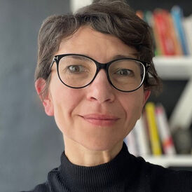 I work with mid to late career professionals who are looking to make a significant shift in their life or career; changemakers, entrepreneurs who want to focus on the things that matter and to act on the change they want to bring into the world; emerging leaders, high potentials and executives who want to be more impactful in their leadership

Passionate about people development I love to challenge existing ways of thinking and hold that a flexible and creative mindset is key to effective leadership.