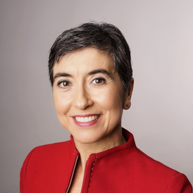 Trabajo con personas que desean liderar sus vidas y sus acciones y que saben que pueden conseguir mayores restos, tanto en el ámbito personal como profesional y quieren trabajar para conseguirlos.
Mis áreas de especialización son:
El Coaching Ejecutivo, en el que los casi 30 años de experiencia directiva propia me han permitido ayudar a líderes de equipos y miembros de Equipos de Dirección que valoran esta disciplina como la forma en que pueden mejorar día a día la calidad de su liderazgo y de sus decisiones. En este ámbito incorporo asimismo el Coaching de Equipos y el Coaching para Expatriados.
El Life Coaching, para avanzar en momentos personales en los que uno siente que le están faltando recursos y/o existe confusión para tomar las decisiones necesarias en las situaciones que puede estar viviendo.
El Coaching de Adolescentes y Familias que me permite estar en contacto con las nuevas generaciones y acompañarles en un crecimiento pleno que les ayude a entrar en el mundo adulto con mayores recursos.