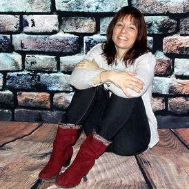 I help busy and active Women who are frustrated and stuck on the hormonal roller coaster heal naturally from pain, injuries and imbalances in their bodies, naturally, so that they can get a pain-free, stress-free, Rockin' body and a sexy life!
I utilize an alternative and holistic approach with my patients.  The focus is on YOU!  I believe that the body can heal itself if given the right tools, the right mentorship and the right accountability partner.  
My programs help with weight loss, energy issues, mental fog, hormonal imbalances, pain, injuries especially sport related injuries, headaches, not feeling like yourself, and so much more.